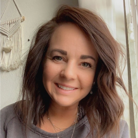 Meet your Posher, Kendall - Picture 3 of 3